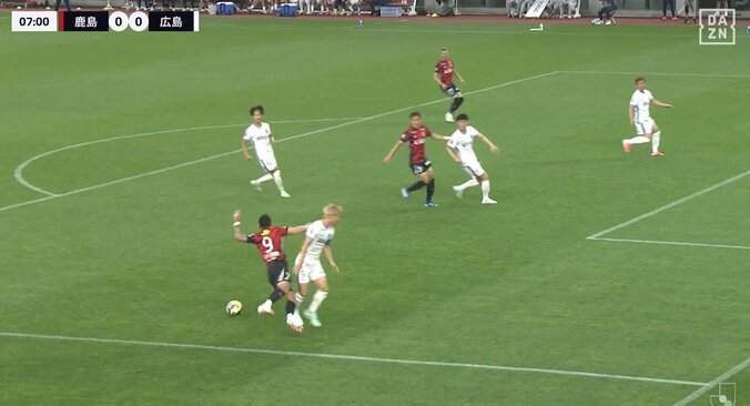 【映像】足上げタックルで転倒→ベンチ激昂の瞬間