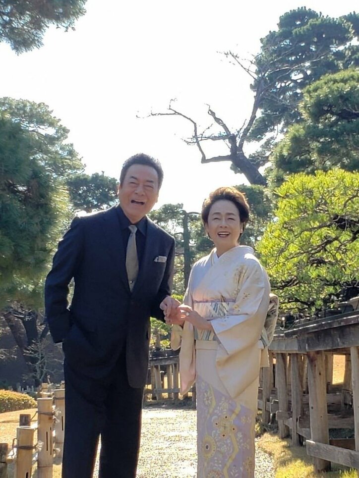 俳優の高橋英樹と妻の美恵子さん