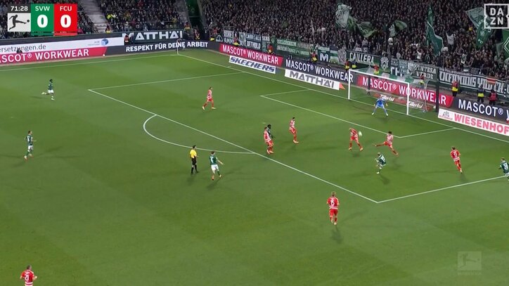 【映像】オフサイドスレスレの圧巻ロングパス