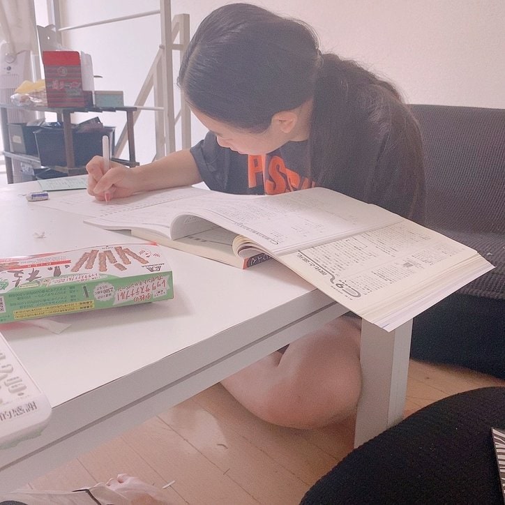 勉強に励む