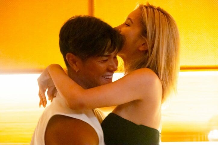 ベッドで馬乗りになってキス 女王様系セクシー美女のアタックに「妖艶」「エロい！」と興奮の声『シャッフルアイランド Season3』#6