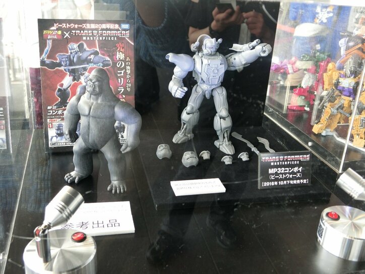 歴代コンボイが勢ぞろい 『トランスフォーマー』イベントに女性ファンも数多く来場