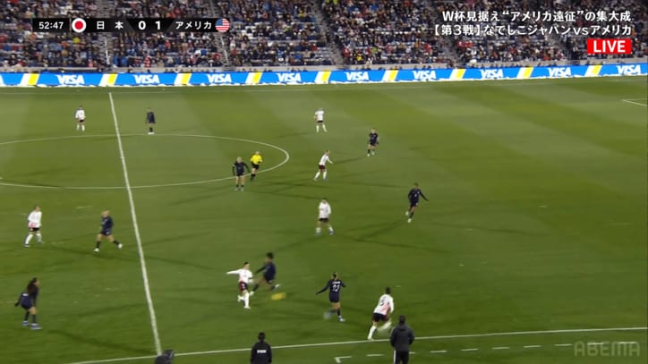 スルーパスを出す長谷川唯