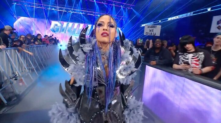 【映像】日本人女子、ド派手衣装で魅せた“圧巻入場シーン”