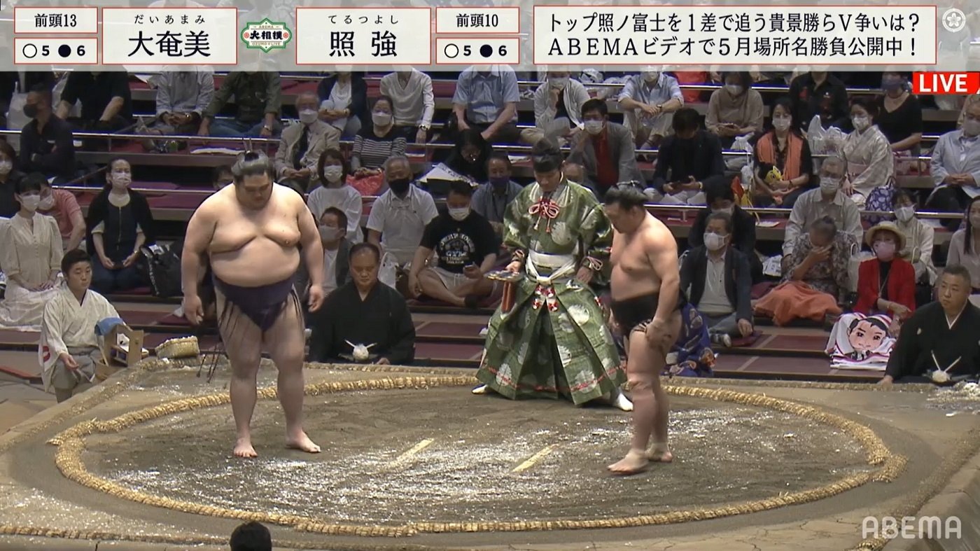 そろりそろり 立ち合い不成立に両力士 あ すみません 不思議な展開に館内ざわめき 相撲 Abema Times