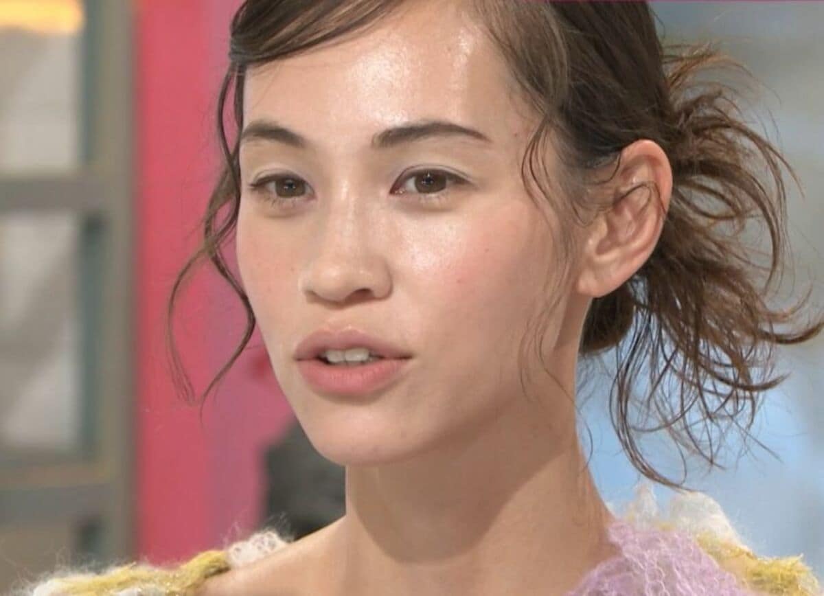 水原希子、美脚あらわなリゾートスタイルやスケスケのパーティー衣装も