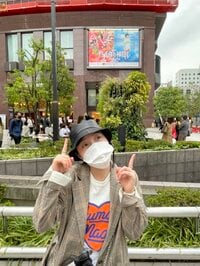 橋本環奈、主演舞台の劇場前でマスク＆帽子姿の変装ショット公開し反響「隠しても隠しきれないオーラ」