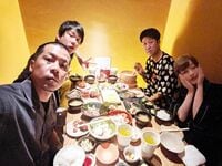 小籔千豊、きゃりーらとランチ会で4ショット「このメンバーすごすぎ」と驚きのコメントも