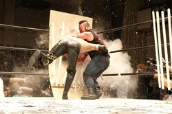 覚醒寸前！　“血みどろ兄弟”植木嵩行、木高イサミのデスマッチヘビー級王座に挑戦