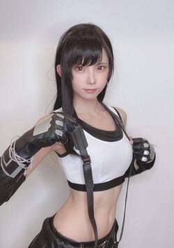 人気コスプレイヤー・えなこ「FF7」ティファの“宅コス”披露に「ゲームから出てきたみたい」