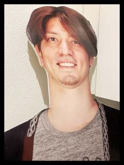  ギャル曽根、結婚したばかりの頃の夫の等身大パネルを公開「イケメンパパですね」の声 