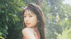 “ビジュアルエース”牧野真莉愛、“ピンクを背負う者”の決意を新たにしたグラビア＆インタビュー掲載 『アップトゥボーイ』カバー＆誌面カット公開