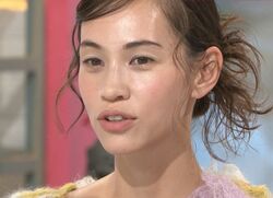 水原希子、美脚あらわなリゾートスタイルやスケスケのパーティー衣装も！デート服の数々に鈴木愛理が興奮「セクシー！」