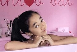 “12歳で有名ブランドと1000万円契約”20歳になった天才美少女「去年パリコレに出させてもらって」自らデザインしたウェディングドレス姿を披露「超似合う、お姫様じゃん」絶賛の声