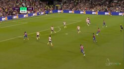 超絶スルーパスに「何あのパス」視聴者騒然！ 絶体絶命をしのぐGKの超絶セーブに「マジ守護神」ファン興奮