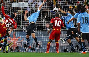 スアレス、12年前の復讐に燃えるガーナに過去のハンド謝罪を拒否　「PKを失敗したのは僕ではない」