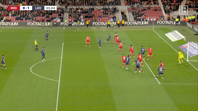 「衝撃の誤審だ！」リーズ田中碧の“幻のゴール”にイングランド騒然「もはや犯罪」「ふざけるな」「うんざりだ…」「どこがオフサイドだ？」“疑惑の判定”にクラブや監督も不満 2枚目