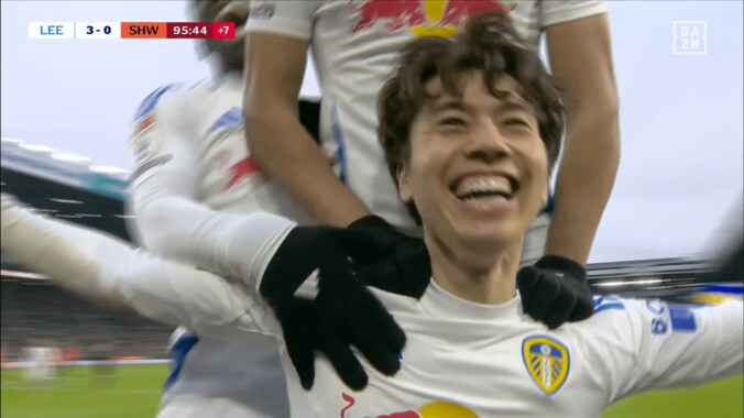 祝福される田中碧