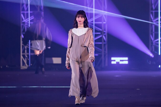 日向坂46、TGC×DASADAコラボステージに登場！ ハッピーオーラ振りまくランウェイでおひさま魅了 18枚目