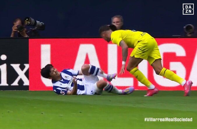 【写真・画像】天才かよ…久保建英の“磁石トラップ”が上手すぎる！後方からのボールを完璧コントロール→イエローカード誘発の一部始終　1枚目