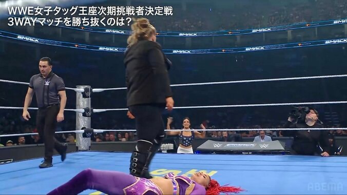 リングの外で応援するチェルシーにも熱が入る