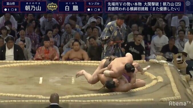 横綱だから受けて立つ　白鵬、先場所優勝・朝乃山を豪快上手投げ　元旭道山「相手の力を見極めた」 1枚目