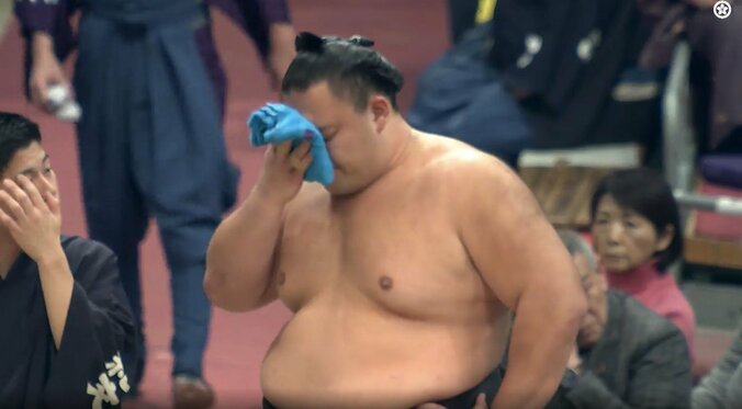 苦悶する朝乃山