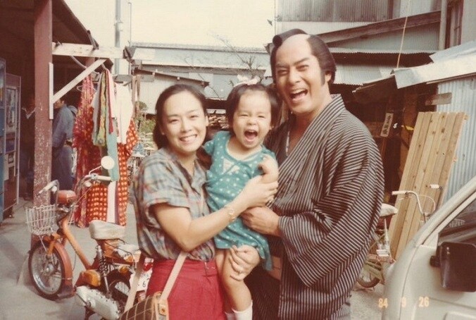  高橋真麻、幼少期の頃の家族ショットを公開「素敵な笑顔」「幸せですね」の声  1枚目