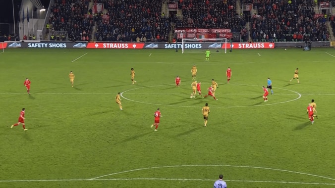 「ほぼノールック」鎌田大地、密集突破のラストパス！「よく出したな」「素晴らしいな」ゴラッソをアシストした瞬間 5枚目