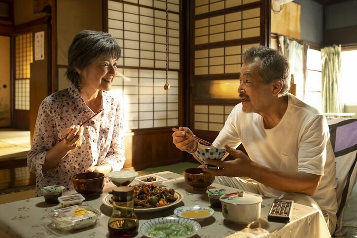 草なぎ剛＆MEGUMI＆中村倫也がきょうだいに　映画『台風家族』より場面写真到着