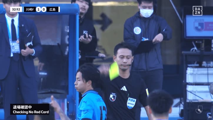 本人もヘアバンドを外すなど退場もありえたが警告どまり