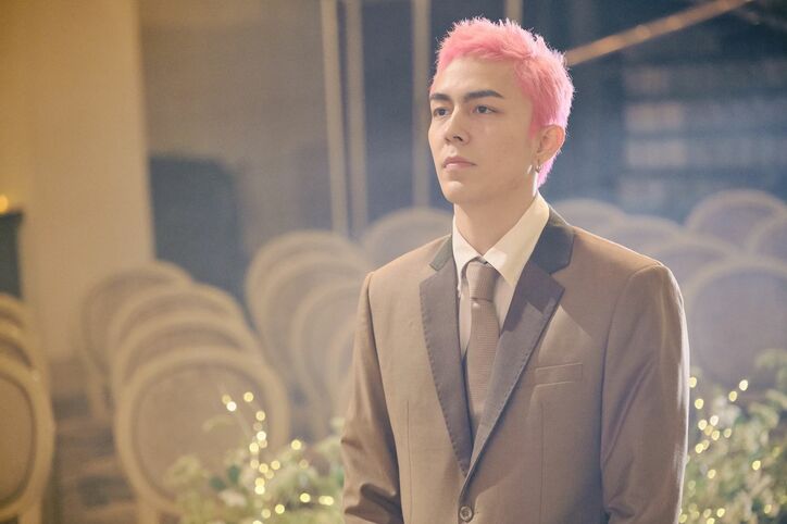 飯豊まりえ「17歳に見えない」神秘的なルックスを持つ高2俳優に熱視線、K-POP練習生にも「女性に対するアプローチの仕方が気になる」『花束オオカミ』第1話