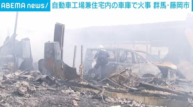 自動車工場兼住宅内の車庫で火事 群馬・藤岡市
