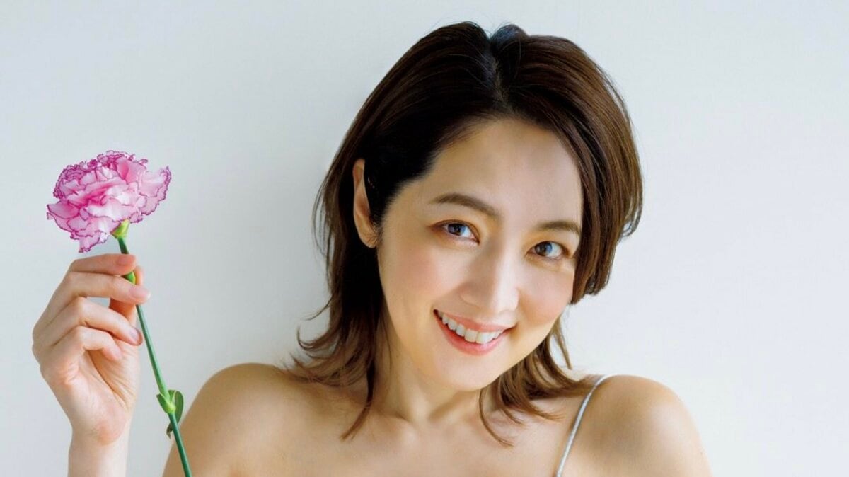山崎真由美（元おニャン子クラブB組） / Luminous！ 32年ぶり復活グラビア 元おニャン子B組・山崎真由美が“53歳の美ボディ