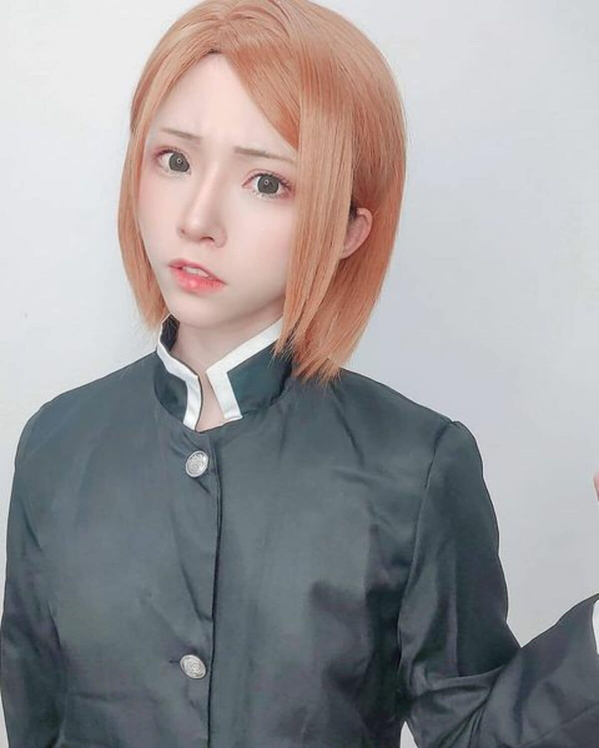呪術廻戦」釘崎野薔薇の“怒り顔”をリアルに再現！人気コスプレイヤー