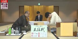 藤井聡太王位VS渡辺明九段 注目のシリーズ開幕局は千日手が成立 渡辺九段の先手で指し直し／将棋・王位戦七番勝負