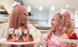 姫ギャル小学生の37歳美人ママの姿に衝撃「かわいい〜！」