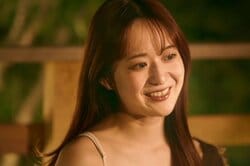 24歳モデル美女、大胆ヘソ出し部屋着姿で両思いの高身長イケメンと密着＆顔を触り合い…2人きりで初めて朝まで過ごす夜