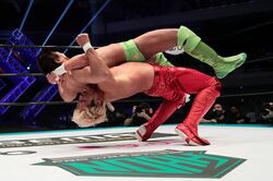 レジェンド・船木の猛攻にピンチも…拳王、“夢”の武道館で一発逆転の王座防衛