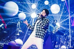 福山雅治、“表現の原点”に立ち返った「AKIRA」で“ポップスター”の魅力を再認識させる圧巻パフォーマンス