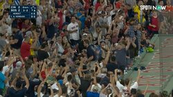 男性ファンが“バット争奪戦”の末に球場スタッフの説得に応じず…「スタッフさん可哀そう」同情の声 吉田正尚の出場試合で珍事