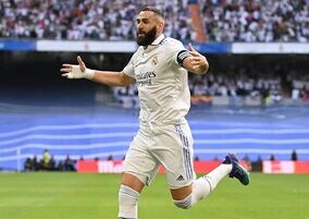 クラシコでマドリーの強さを感じたベンゼマのワンプレー。促したのは12歳年下の後輩だった【現地発】