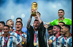 「ふざけんな！」メッシの“中東ローブ姿”にはカメラマンからも怒号…カタールのエゴには呆れた【Ｗ杯】