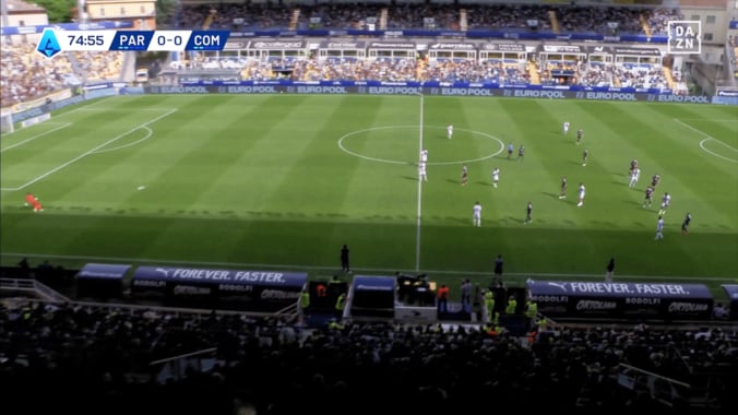 軽く蹴ったのに…鈴木彩艶の“70m低弾道フィード”で敵陣カオス！「飛びすぎ」「ザイオンのキックは戦術」ファン驚愕の瞬間 5枚目