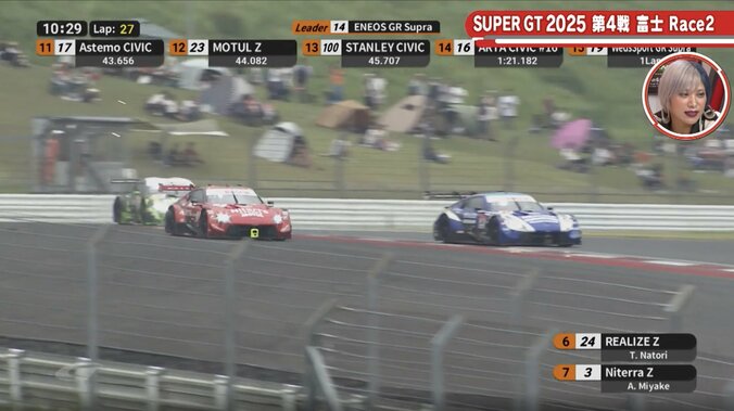 ZとZがまさかの“接触” 痛恨の5秒加算…コース外“押し出し”に「闘志むき出し最高でした」「両者一歩も引かないバトル」 3枚目