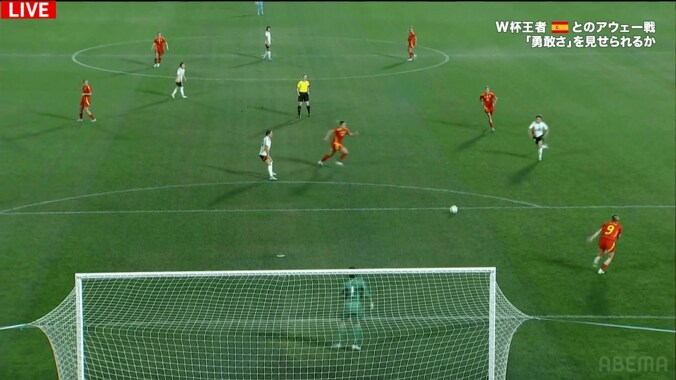 「ファウルじゃない？」なでしこジャパン、“疑惑の判定”から失点…「蹴られた」「VARがあれば…」谷川萌々子が転倒も笛なし→SNS騒然 4枚目