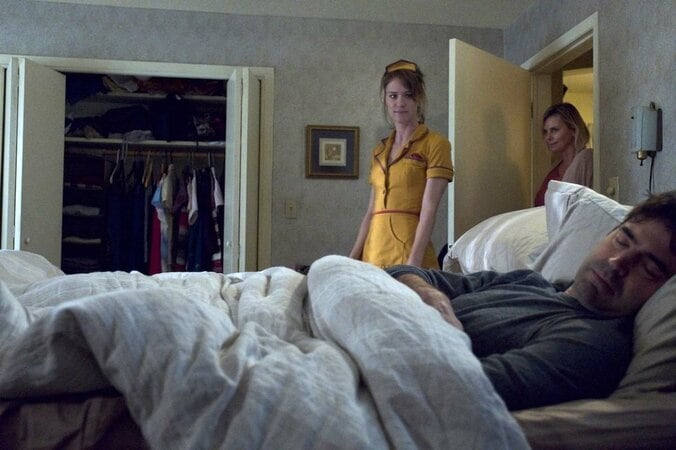 ベビーシッターが夫の眠る寝室に… 映画『タリーと私の秘密の時間』場面写真解禁 3枚目