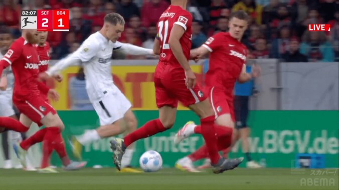 天才すぎる…ドイツの至宝の“一人で完結ゴラッソ”にファン衝撃！「ヴィルツえぐいて」「何もないところから決めてきた」圧巻ドリブルシュートの一部始終 2枚目