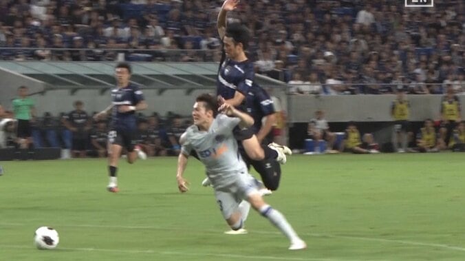 【映像】PA際のきわどすぎるファウル