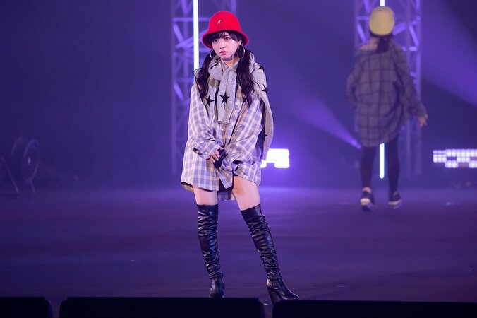 日向坂46、TGC×DASADAコラボステージに登場！ ハッピーオーラ振りまくランウェイでおひさま魅了 3枚目